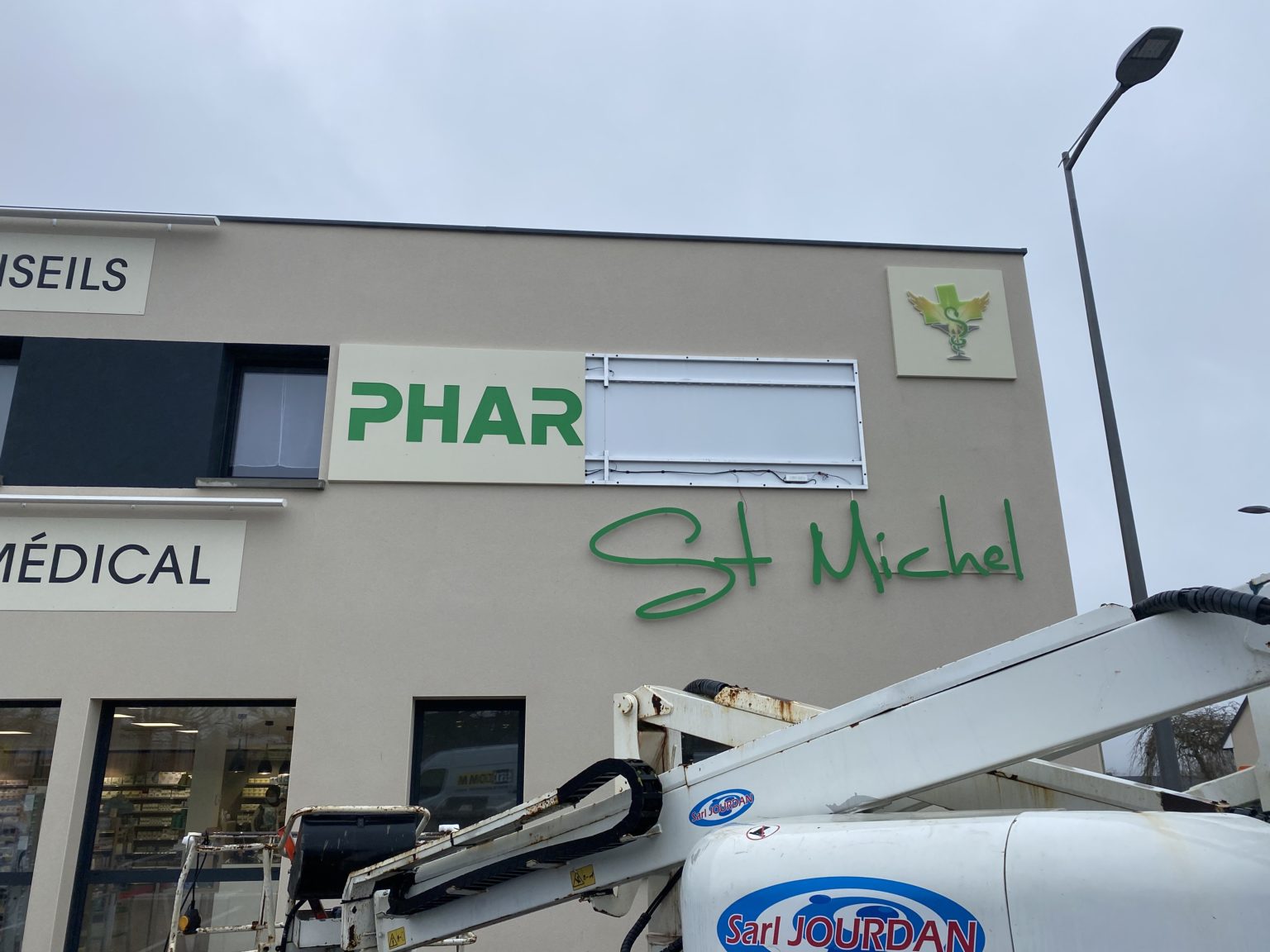 La pharmacie SAINTMICHEL se réinvente La pharmacie SAINTMICHEL se réinvente